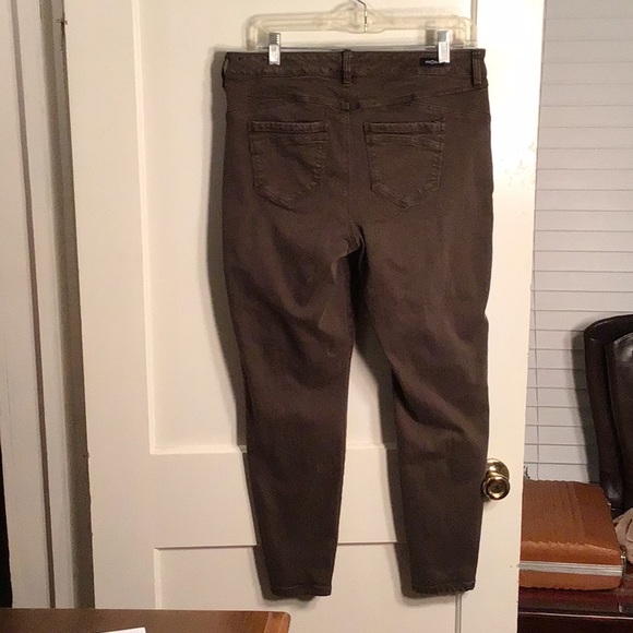 Skinny jeans. - Picture 2 of 2